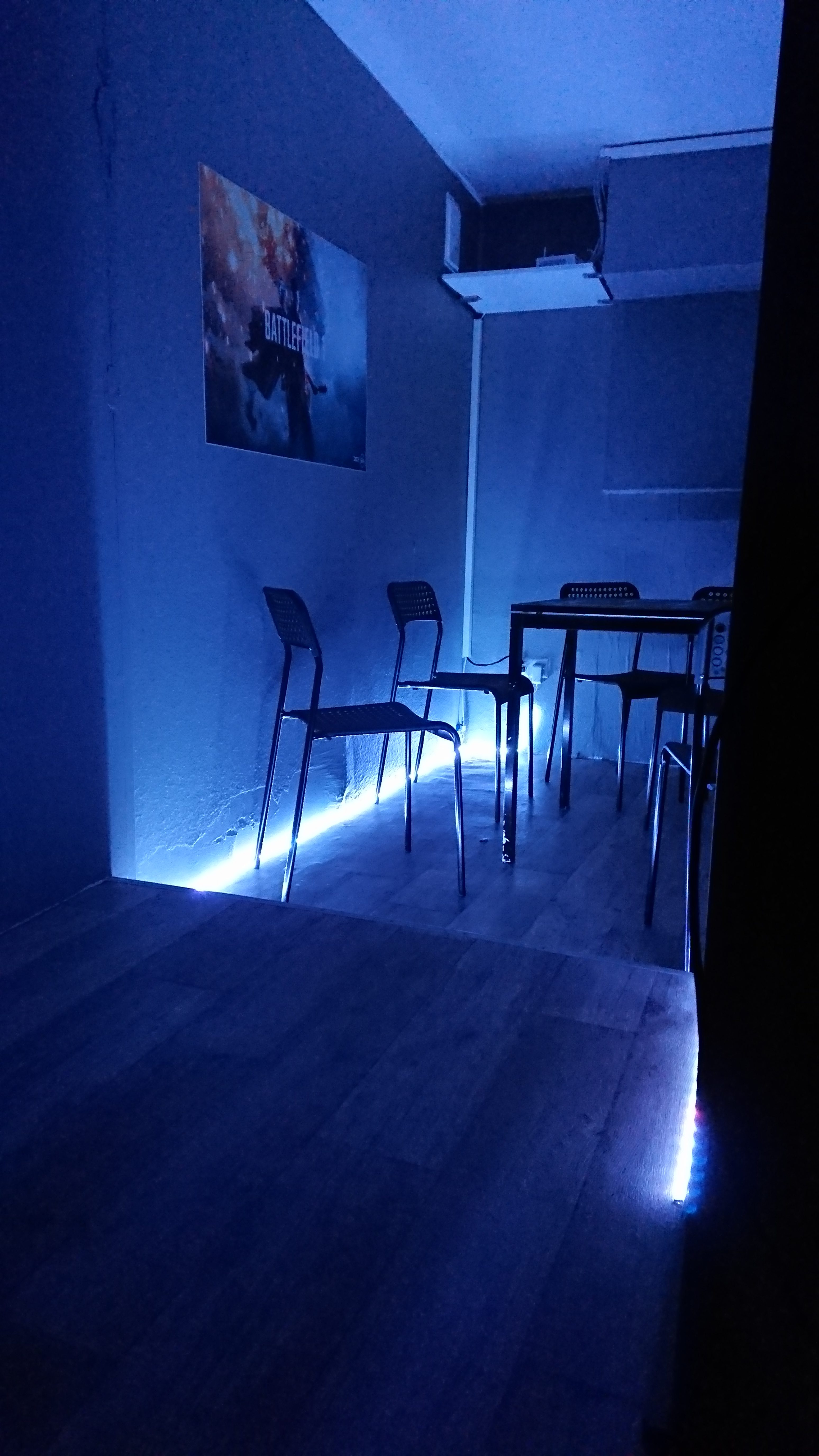 Фотография, сделанная на Xperia XZs в слабоосвещённом помещении