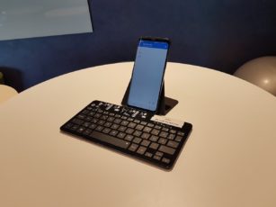 Allikas: Mart Objartel. Samsung S8+ koos klaviatuuri ja toega. Kui läptoppi pole saab ka nii asjad aetud.